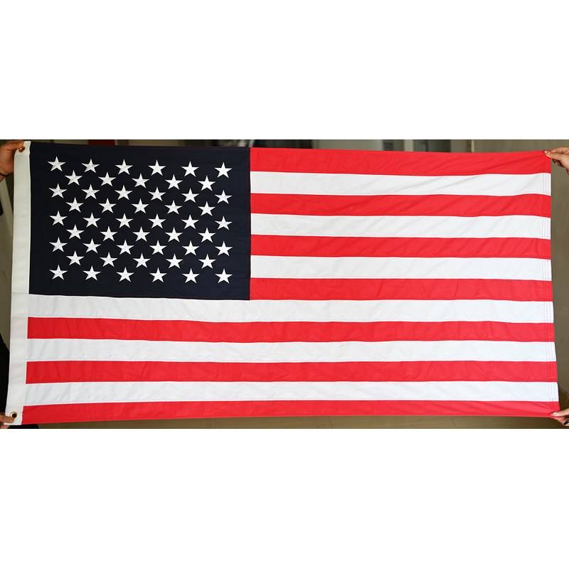 英州镇旗帜面料怎么选：涤纶、尼龙与牛津布的区别与适用场景